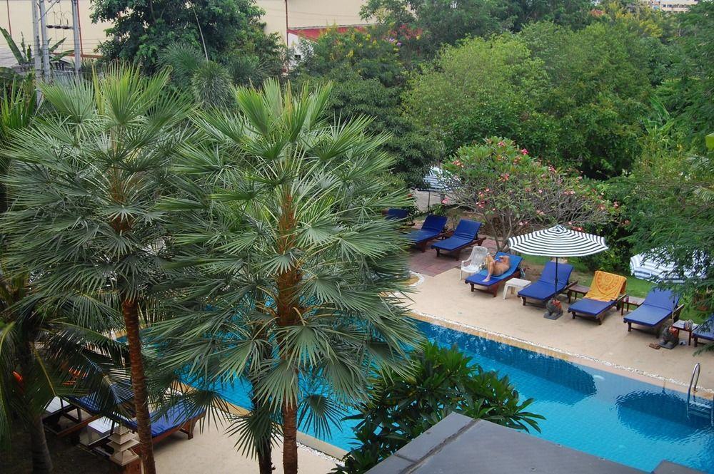 Sirikarn Residence & Luxury Apartments Pattaya Bagian luar foto