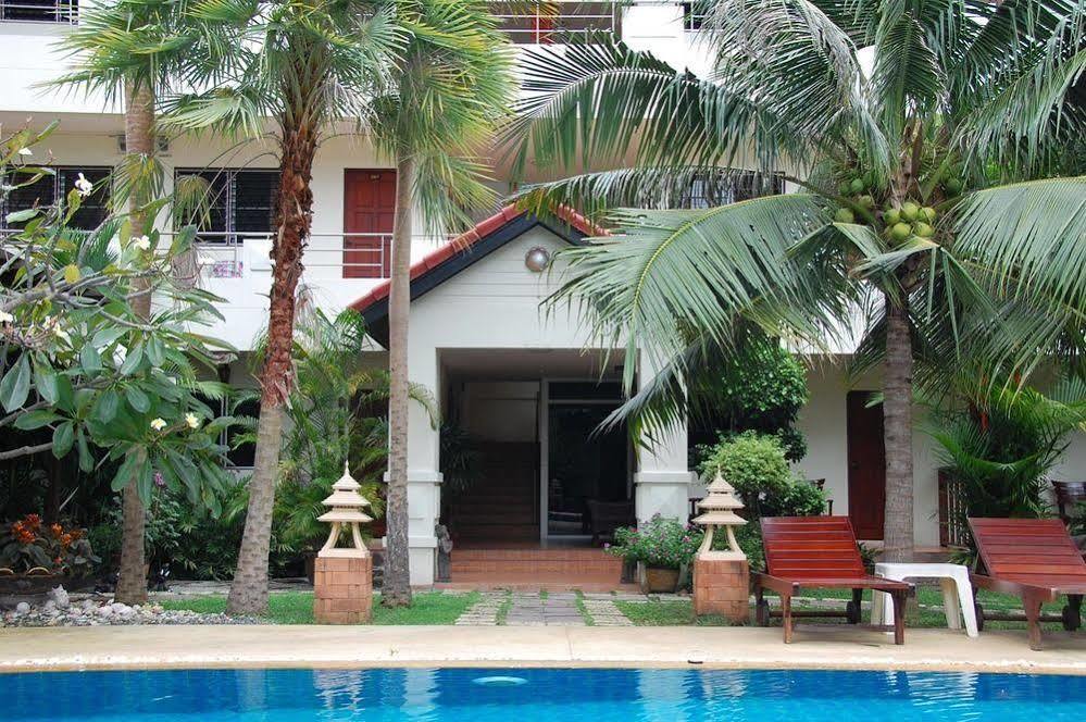 Sirikarn Residence & Luxury Apartments Pattaya Bagian luar foto